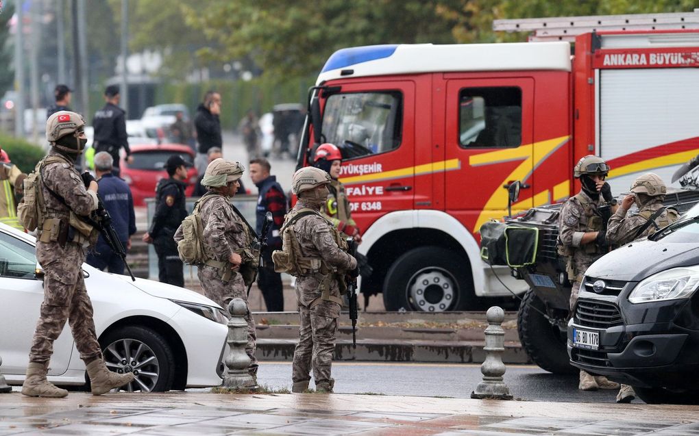 Turkse soldaten bij de plek van de aanslag in Ankara. Beeld EPA, NECATI SAVAS