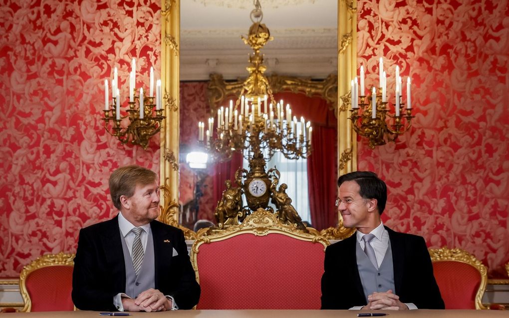 Koning Willem-Alexander en premier Rutte trekken al tien jaar samen op. beeld ANP,  Sem van der Wal