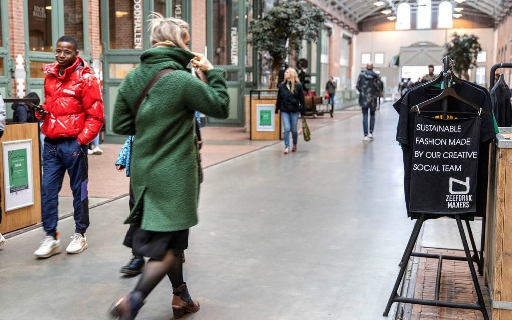 Engels in het Amsterdamse straatbeeld. beeld RD, Henk Visscher