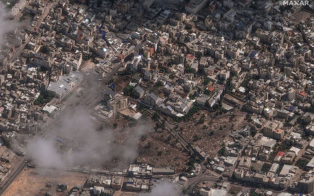 Satellietfoto van het Al-Ahli ziekenhuis in Gaza-stad kort na de dodelijke explosie dinsdag. beeld AFP, 2023 Maxar Technologies