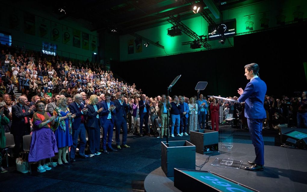 D66-leider Rob Jetten zaterdag op het congres in Apeldoorn. De partij stelde onder meer het verkiezingsprogramma vast. beeld ANP, Phil Nijhuis