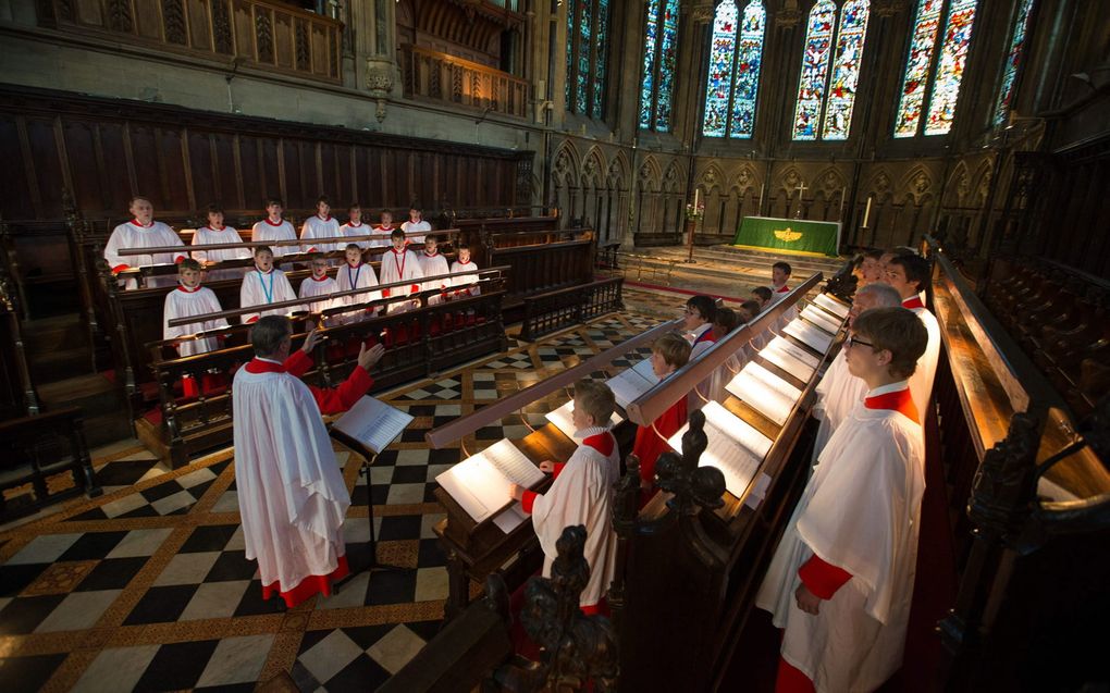 Het Kampen Boys Choir tijdens een Evensong in Engeland. beeld Freddy Schinkel