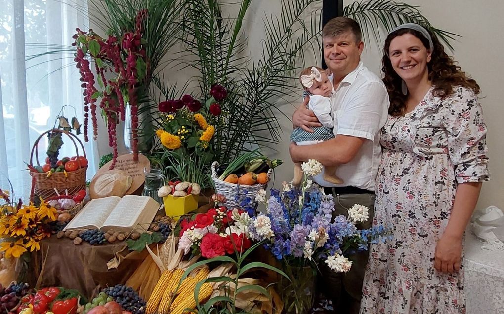 Stefanie Evsikova-de Wildt met haar gezin tijdens het oogstfeest. beeld Stefanie Evsikova-de Wildt