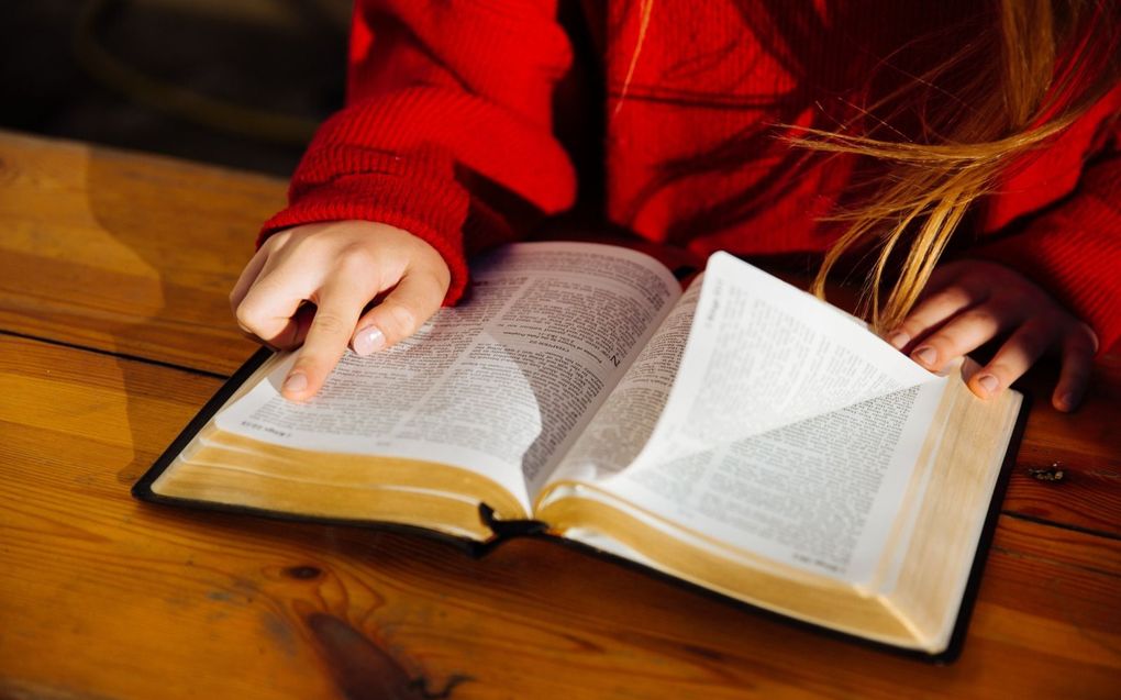 „Kinderen moeten niet alleen geconfronteerd worden met passieve werkwoordsvormen, maar met het Woord van de levende God, dat Woord dat eist, beveelt, roept.” beeld iStock