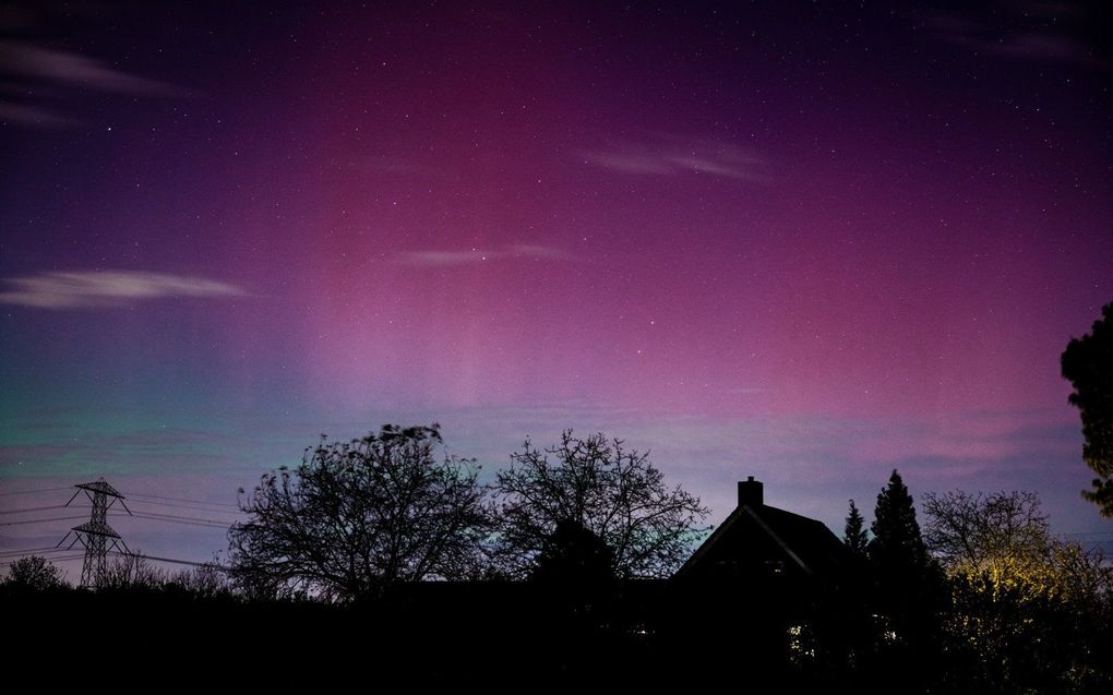 Noorderlicht aan de horizon in het zuiden van Nederland, zondagavond. beeld ANP, ROB ENGELAAR