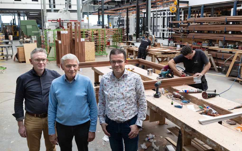 De heren Van de Zandschulp van timmerfabriek De Grebbe. beeld RD, Anton Dommerholt