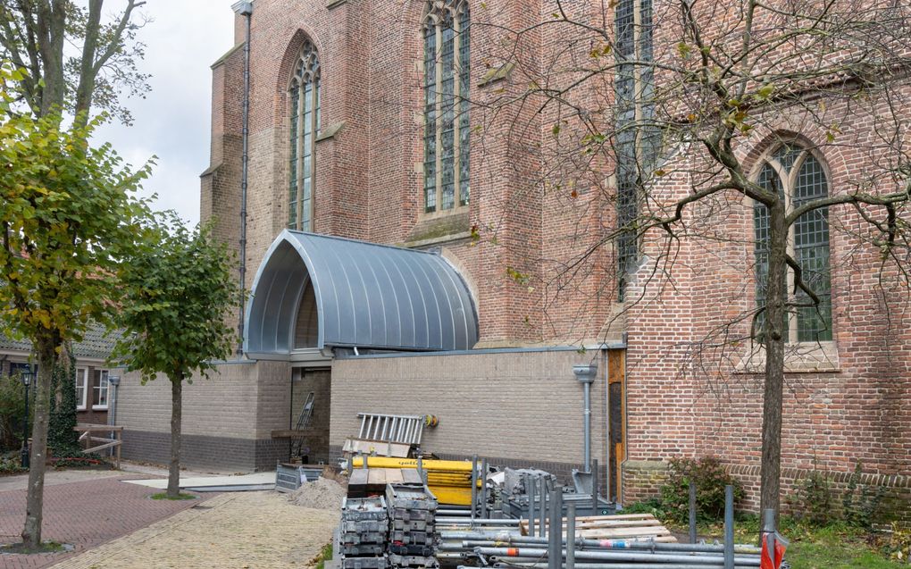 De nieuwe uitbouw bevindt zich bij de ingang van de kerk aan de kant van de kerktuin. beeld RD, Anton Dommerholt