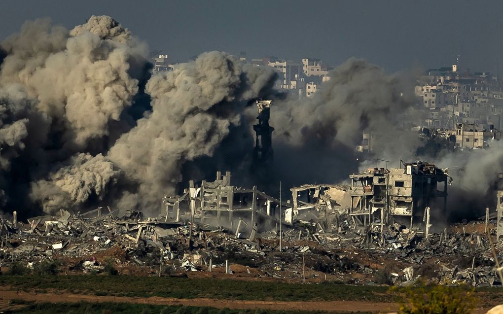 De gevechten in het noorden van de Gazastrook gingen woensdag door. Het Israëlische leger is vooral actief rond het al-Shifaziekenhuis, waar volgens Israël een belangrijke commandopost van Hamas zou zijn gevestigd. beeld AFP, Fadel Senna