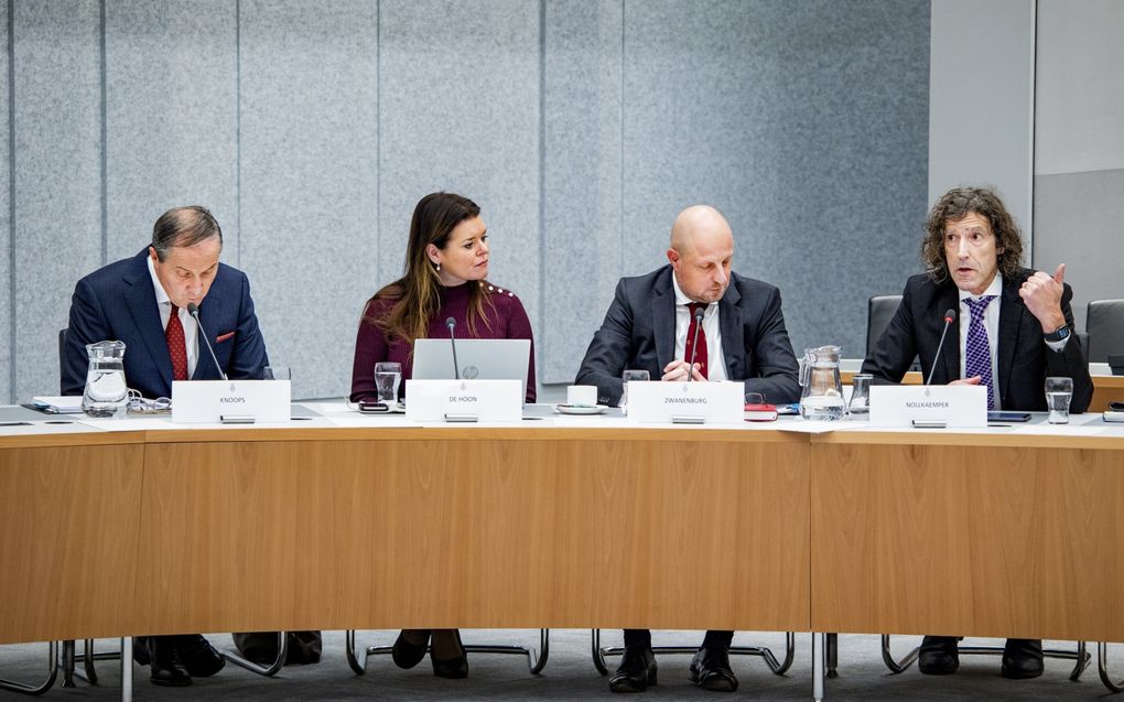 Nollkaemper (r.) aan het woord in de Kamer. beeld  ANP Ramon van Flymen