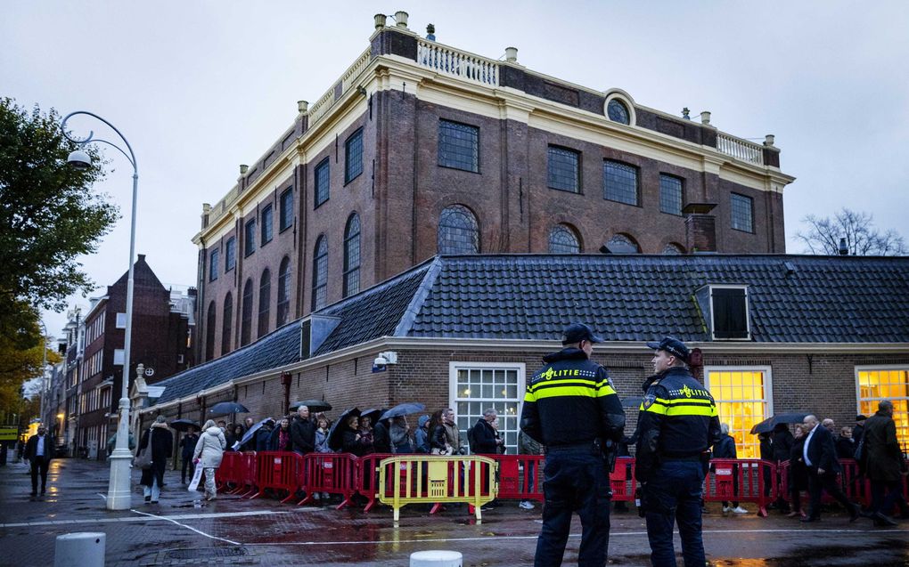 De Portugese Synagoge in Amsterdam, vorige week tijdens de jaarlijkse nationale herdenking van de Duitse Kristallnacht in 1938. beeld ANP, Remko de Waal