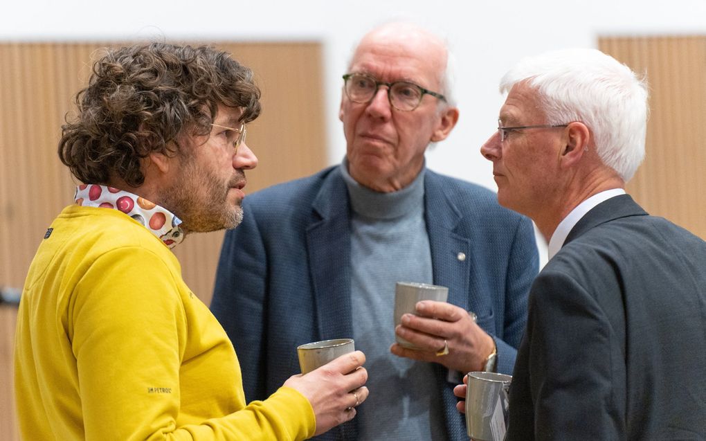 Onderonsje, vrijdag op de generale synode van de PKN in Lunteren. beeld Niek Stam