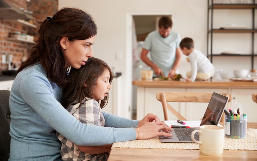 „Vrouwen die jarenlang gestudeerd hebben, zijn minder bereid om later volledig te stoppen met werken.” beeld iStock