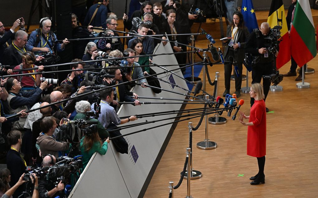 Kaja Kallas staat de pers te woord in Brussel. beeld AFP, JOHN THYS