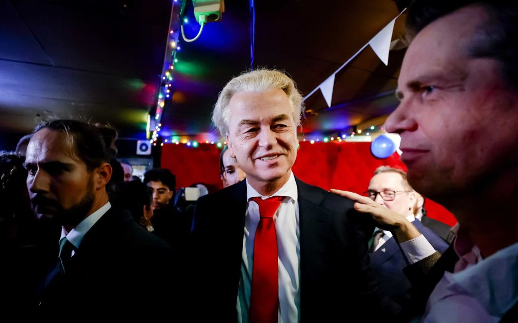 PVV-leider Wilders geeft een toelichting op de verkiezingsuitslag.  beeld ANP, Remko de Waal