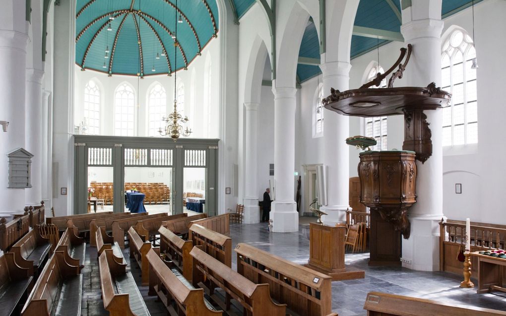 Het geheim van een echt bevindelijke preek ligt echter daarin dat het werk van Christus zowel vóór als ín de Zijnen de hele verkondiging doortrekt.” Foto: de Oude Kerk in Scheveningen. beeld RD, Anton Dommerholt