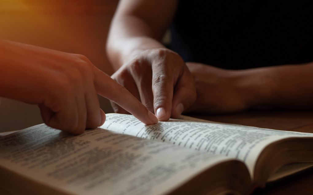 „In complementaire visie op de verhouding man/vrouw wordt het scheppingsverhaal gelezen vanuit enkele teksten uit het Nieuwe Testament. Met name de teksten die vrouwen beperkingen opleggen ten aanzien van leidinggeven en onderwijzen.” beeld iStock