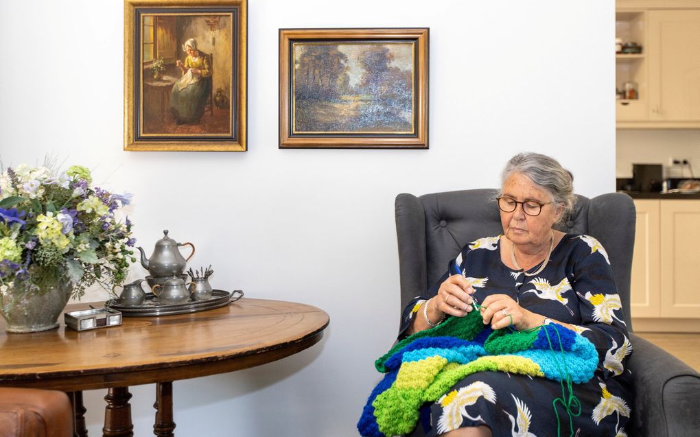 Maaike Mallan in 2019. De dochter van ds. F. Mallan beschreef het leven van haar oma Maaike Bakker-Groenenboom. beeld RD, Henk Visscher