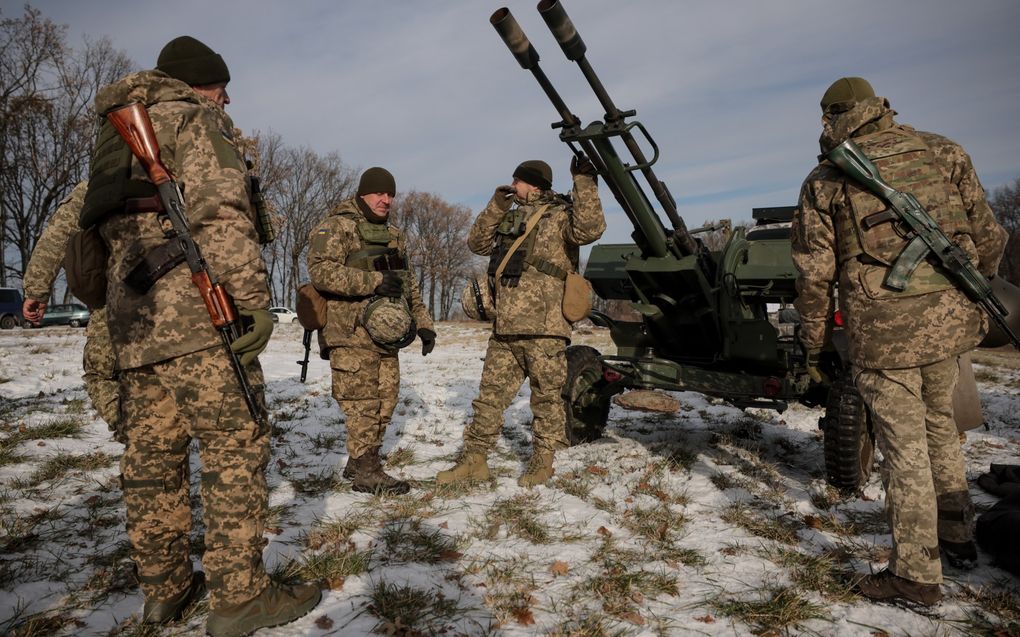 Oekraïense militairen aan het front. beeld EPA, Oleg Petrasjuk