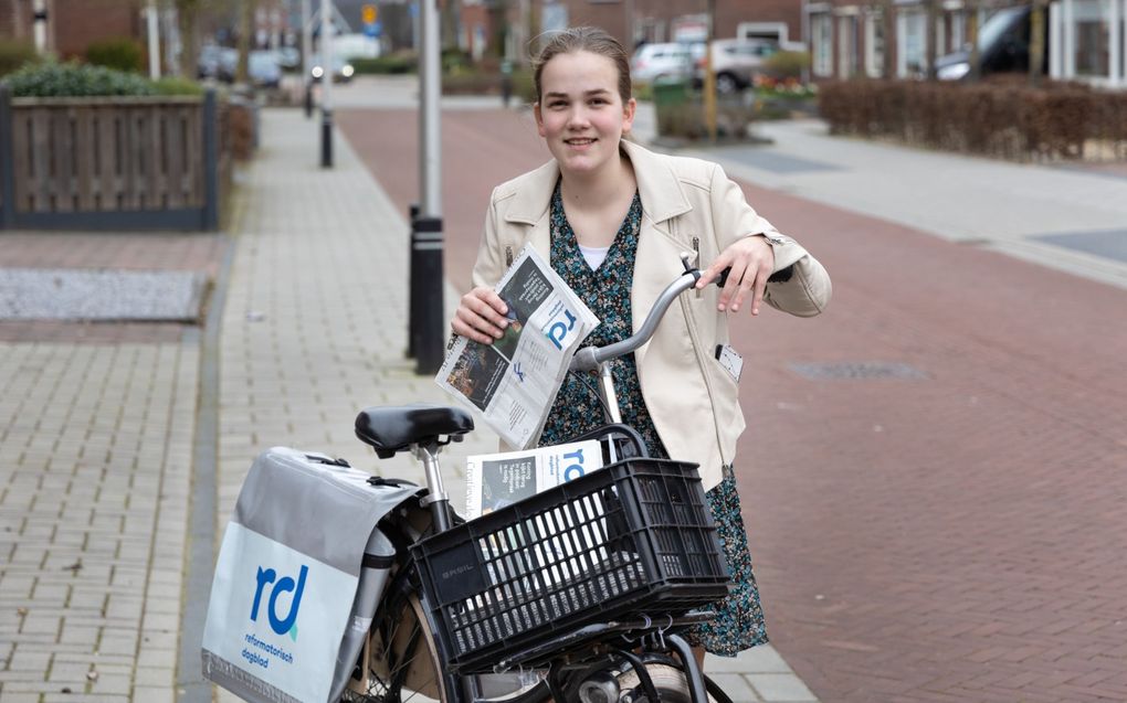 RD-bezorgster in Rijssen. beeld RD, Anton Dommerholt