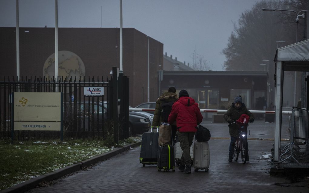 Asielzoekers arriveren bij asielzoekerscentrum en aanmeldcentrum Ter Apel. ANP VINCENT JANNINK