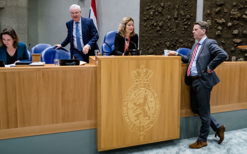 Bosma (rechts) en Bergkamp tijdens een debat. beeld ANP,  BART MAAT