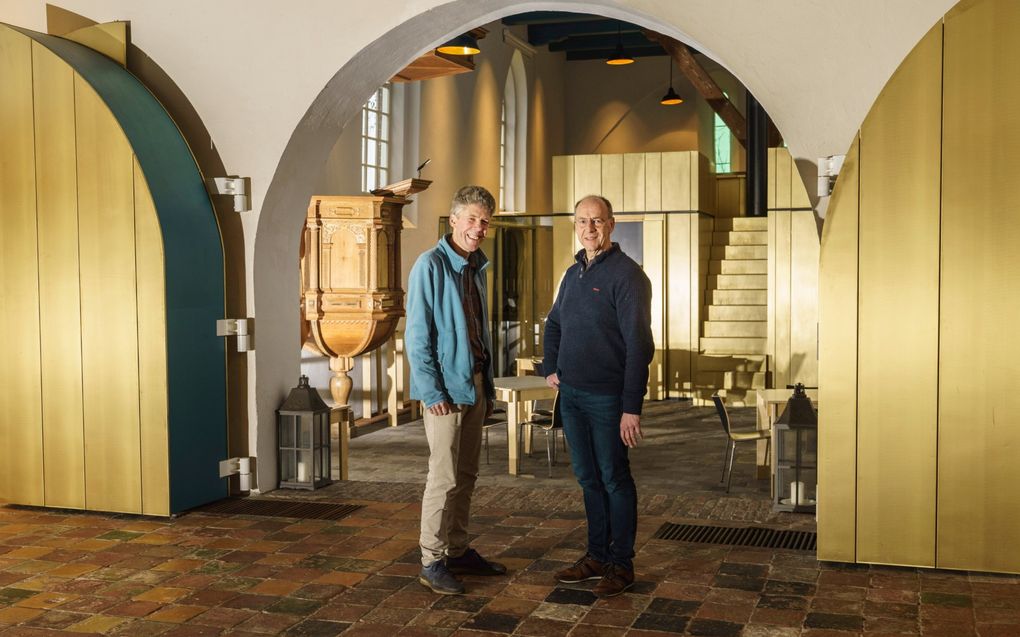 Martijn Jager (l.) en Jur Bekooy: „Onze kerken zijn de mooie huiskamers van het dorp.” beeld Reyer Boxem