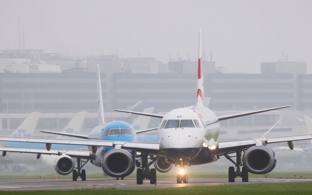 Vliegtuigen op Schiphol. Amsterdam zet in op krimp van de luchthaven. beeld ANP, Jeffrey Groeneweg