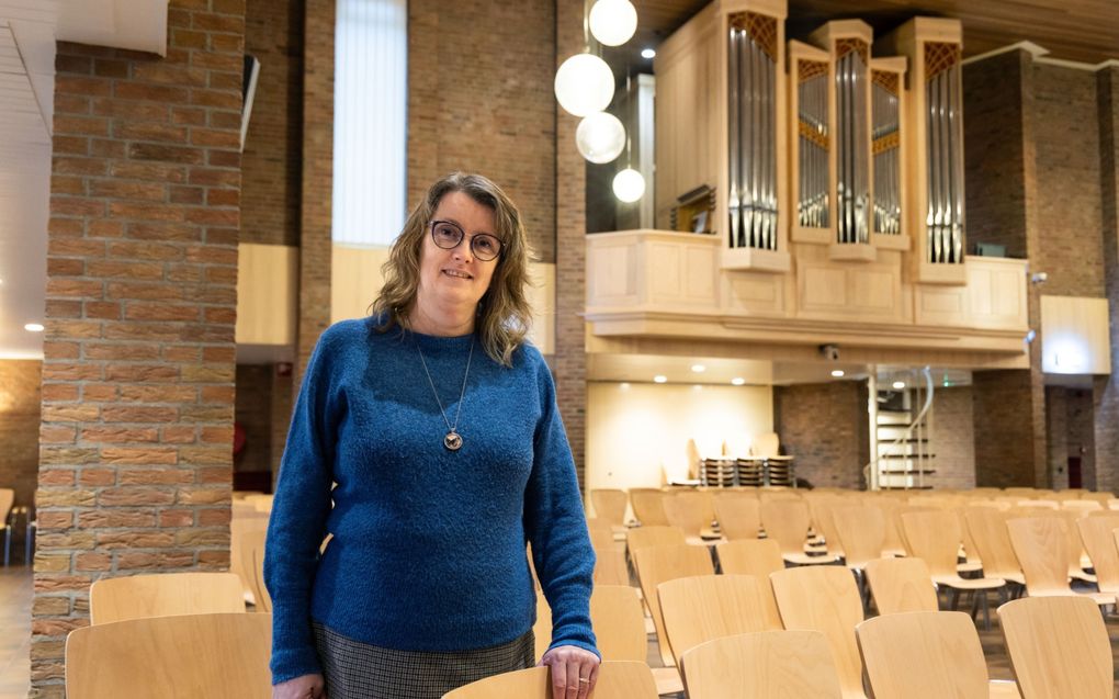 Jannie Braamburg in de Oenenburgkerk waar haar man Cor overleed.  beeld RD, Anton Dommerholt