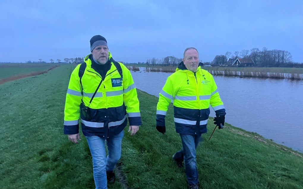 Dijkwachten Johan Brouwer (l.) en Leo van Bale. beeld RD