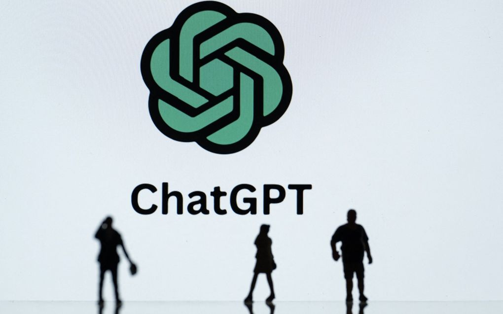 Logo van het populaire AI-platform ChatGPT. Volgens The New York Times gebruiken OpenAI en Microsoft zonder toestemming artikelen om chatbots te trainen.  beeld AFP, Sebastien Bozon