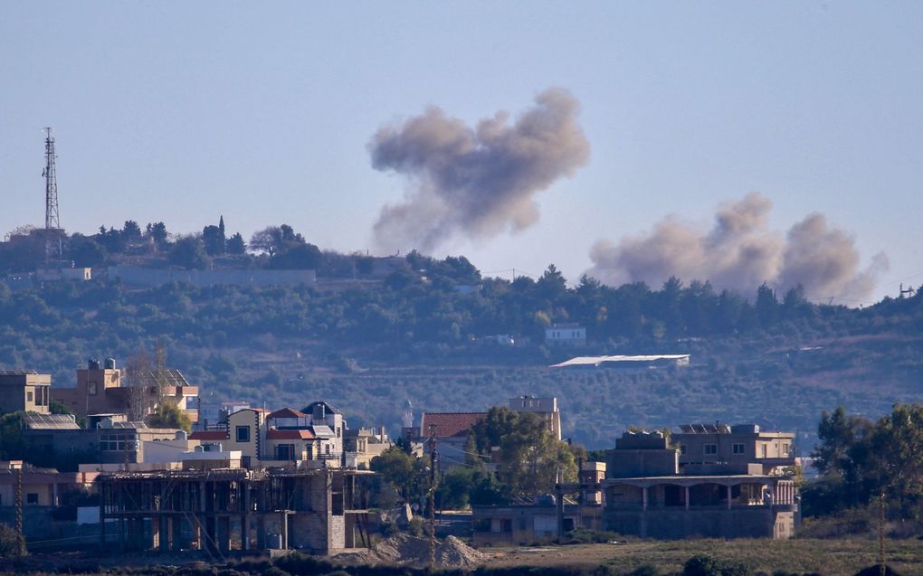 Rookpluimen in de buurt van een Israëlische buitenpost als gevolg van door Hezbollah afgevuurde raketten. beeld AFP