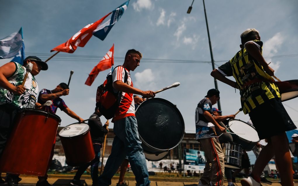 De radicale plannen van president Javier Milei leiden tot massale protesten in het land. beeld EPA, Juan Ignacio Roncoroni