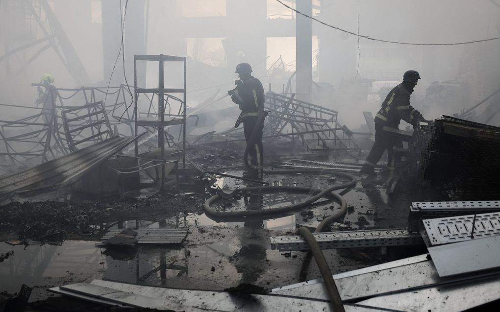 Een verwoest warenhuis in Kiev na een aanval op vrijdag. beeld EPA, OLEG PETRASYUK