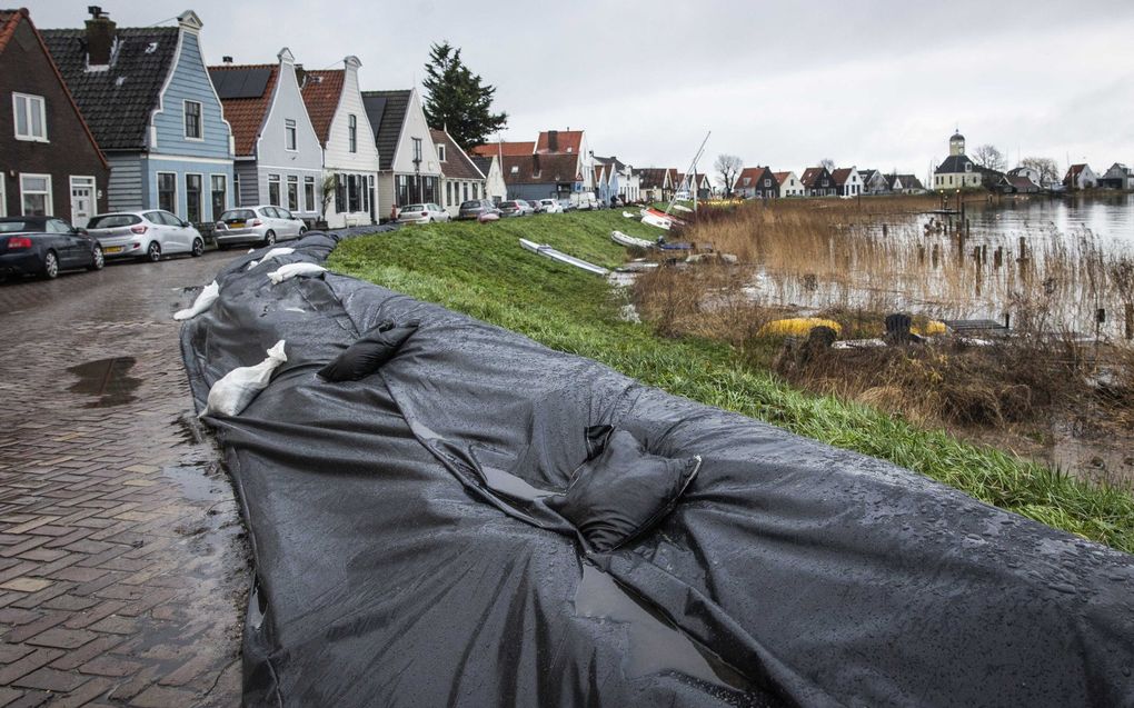 Dijkverzwaring bij Durgerdam. beeld ANP, Dingena Mol