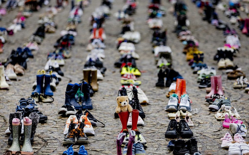 Duizenden kinderschoenen op de Dam als protest tegen oorlog van Israël tegen Hamas. beeld ANP