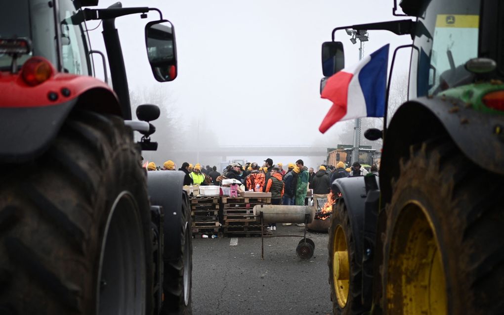 Blokkade van de snelweg A62 bij de Zuid-Franse stad Agen, zaterdag. beeld AFP, Christophe Archambault