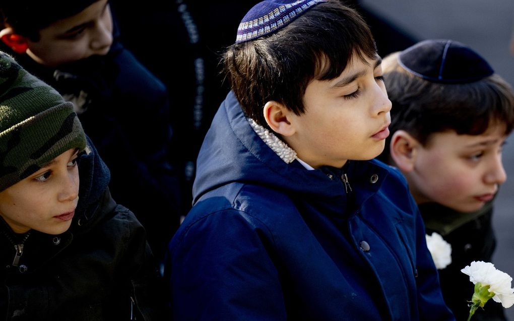 Kinderen tijdens de Nationale Holocaust Herdenking. beeld ANP, Robin Utrecht