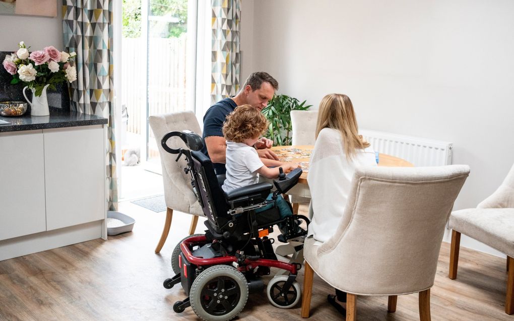 „Nederland kent een belastingstelsel dat gezinnen te weinig ruimte biedt om zorgtaken te verdelen.” beeld iStock