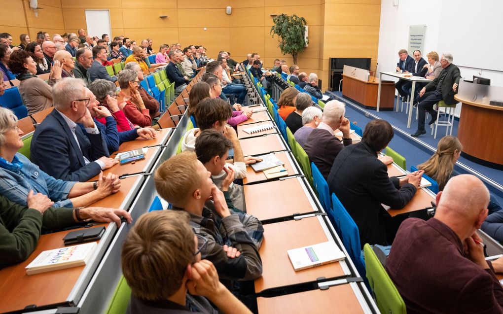 Aanwezigen bij de lezing van Joël Boertjens aan de CHE. beeld Niek Stam