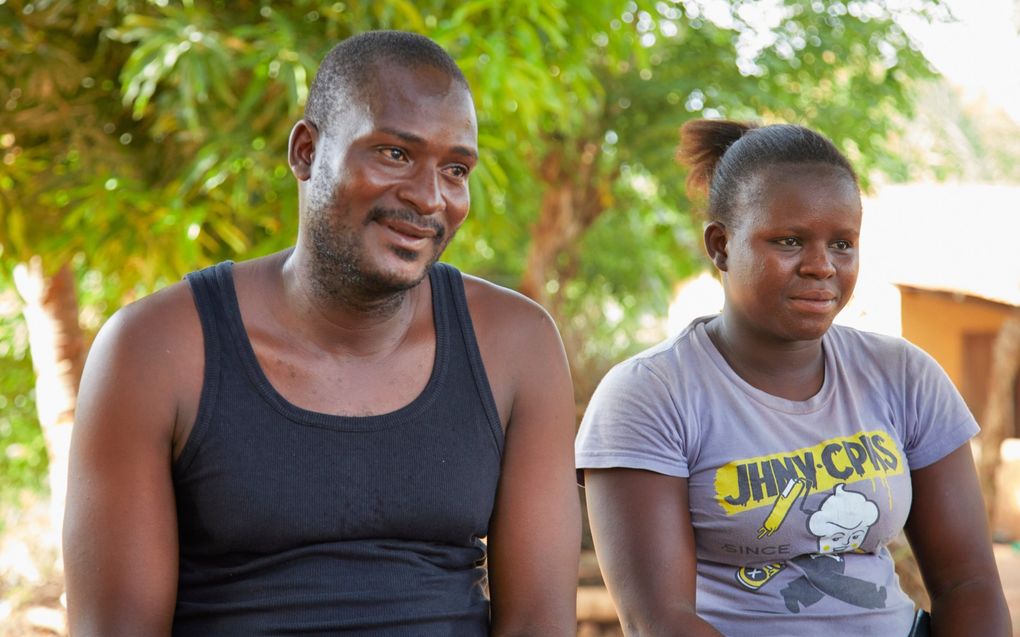 Boula Koffi (.) en zijn vrouw Djagnikpo Af zijn als christenen beducht voor de macht van boze geesten. beeld Jaco Klamer