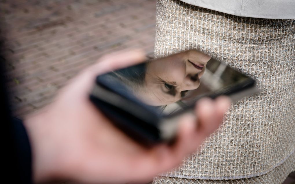 Staatssecretaris Alexandra van Huffelen wordt geinterviewd over spionage op TikTok. beeld ANP, BART MAAT