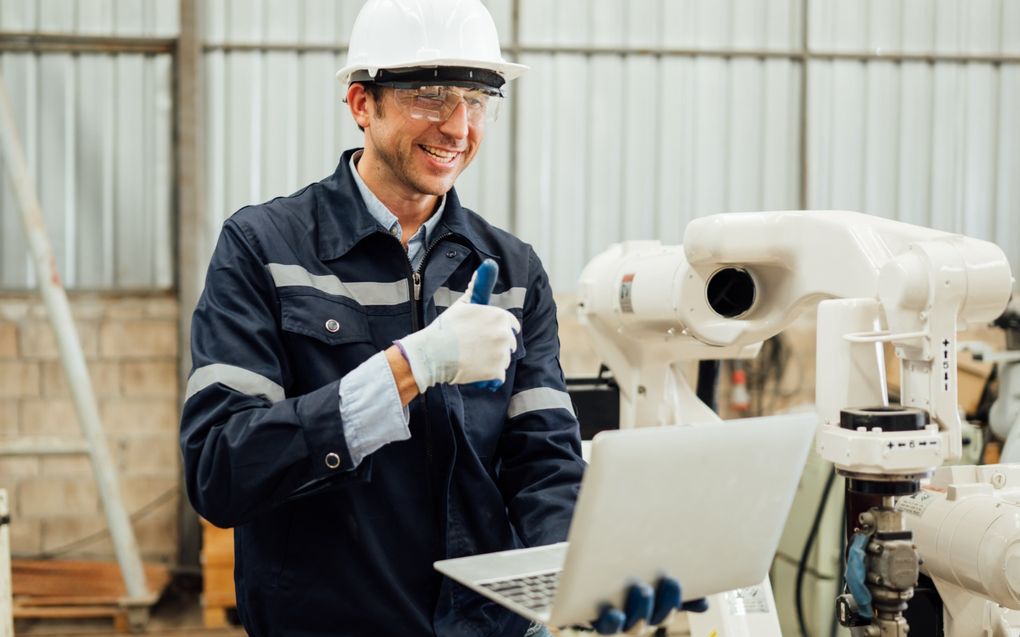 AI-systemen op bedrijven zouden jaarlijks een functioneringsgesprek moeten hebben. De verantwoordelijke werknemer loopt een checklist af om de systemen te beoordelen. beeld iStock