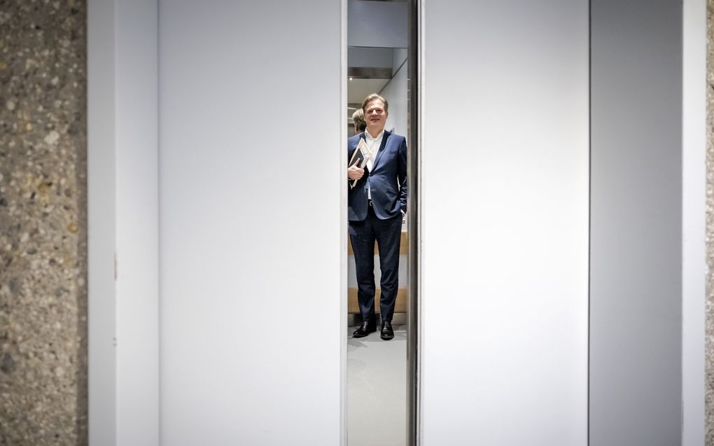 Omtzigt stapt maandag in de lift. beeld ANP, ROBIN VAN LONKHUIJSEN