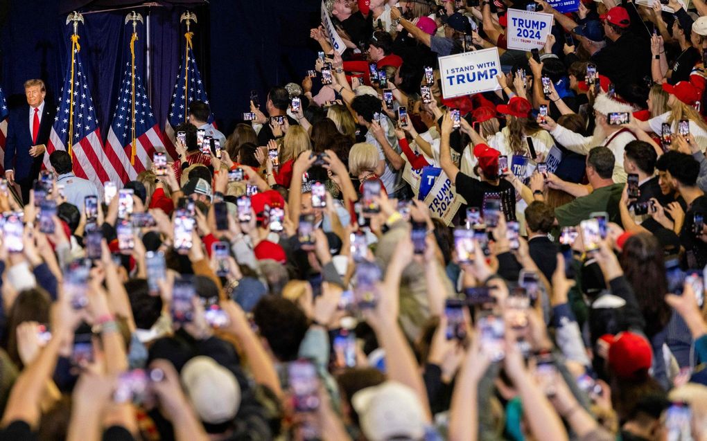 Donald Trump tijdens een campagnebijeenkomst zaterdag in de staat South Carolina. beeld AFP, Julia Nihkinson