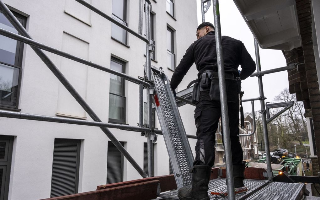 In het hart van Nijmegen wordt aan een huis gewerkt. Veel bouwvakkers zijn arbeidsmigrant. beeld ANP, Manon Bruininga