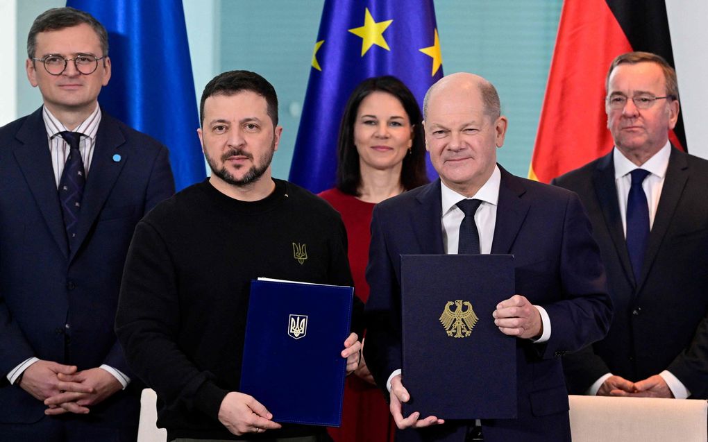 De Oekraïense president Zelensky en de Duitse bondskanselier Olaf Scholz.  beeld AFP, John Macdougall