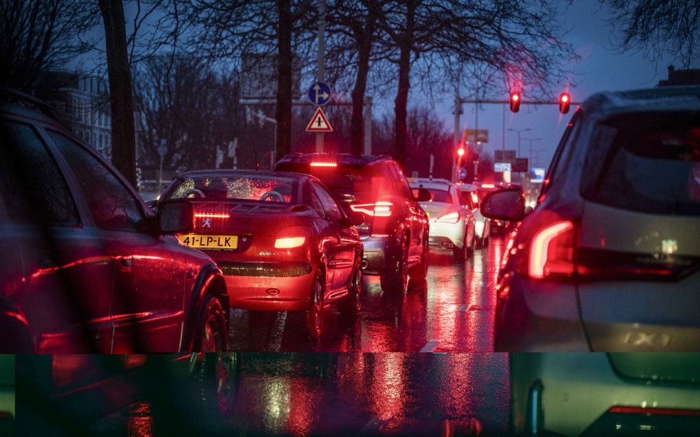 Drukte op de weg tijdens storm Louis. beeld ANP, Josh Walet