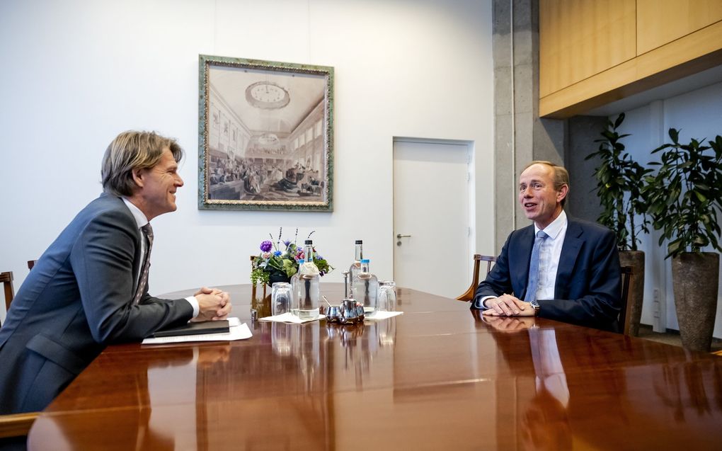 Informateur Kim Putters samen met Kees van der Staaij (SGP) vrijdagmorgen in het Tweede Kamergebouw. beeld ANP, ROBIN VAN LONKHUIJSEN