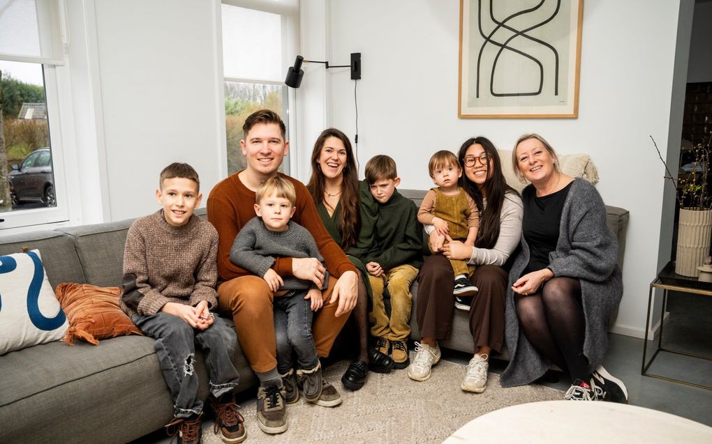 Het gezin Zhigman met Sietske van Hartingsveldt en haar dochter Lin. beeld Van der Wal Fotografie, Michael Ivanov