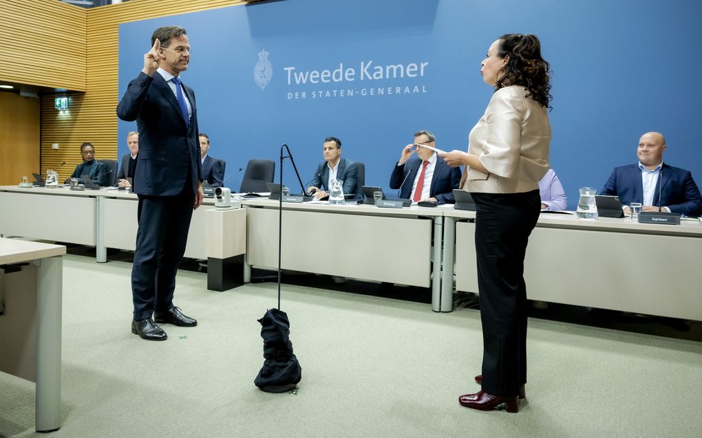 Demissionair minister-president Mark Rutte tijdens de openbare verhoren van de parlementaire enquetecommissie die het fraudebeleid van de overheid onderzoekt. beeld ANP, ROBIN VAN LONKHUIJSEN